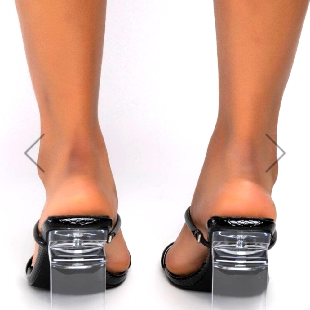 Sexy, Versatile & Unique Sandal!